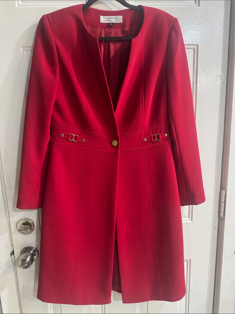 Elegant Tahari Red Collarless Single-Button Trench Coat with Gold Accents